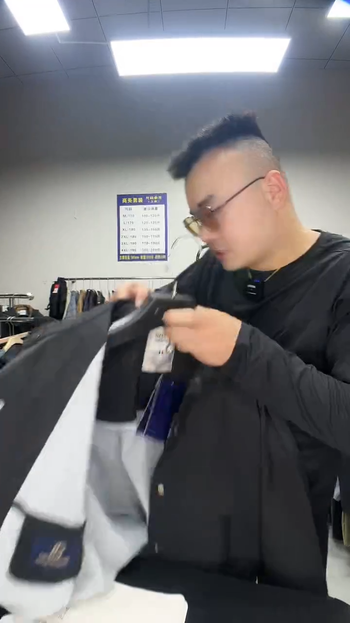 050编码180男装清货孤品