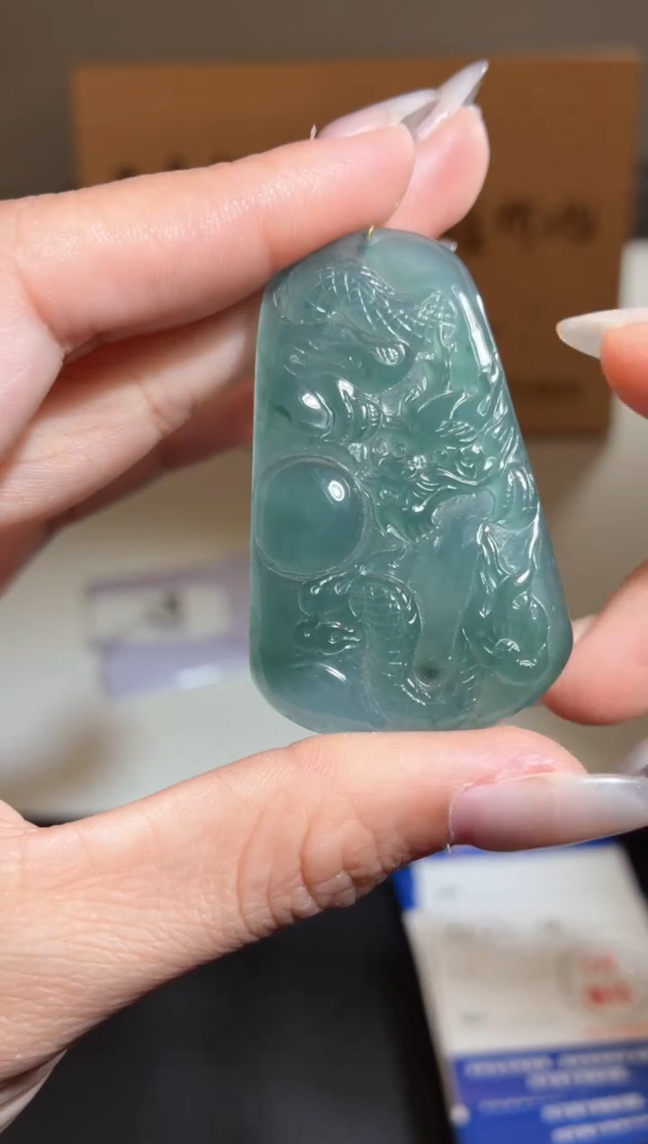 吊坠(不含链)未镶嵌翡翠龙牌