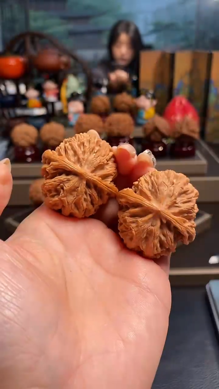 【闪购商品】文玩核桃把件F 701苹果园40尺