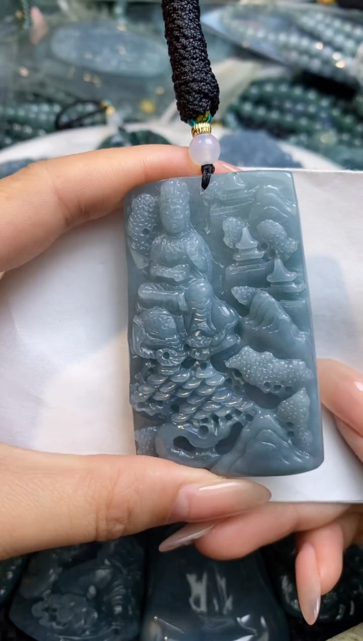 【闪购商品】翡翠颈饰未镶嵌           `