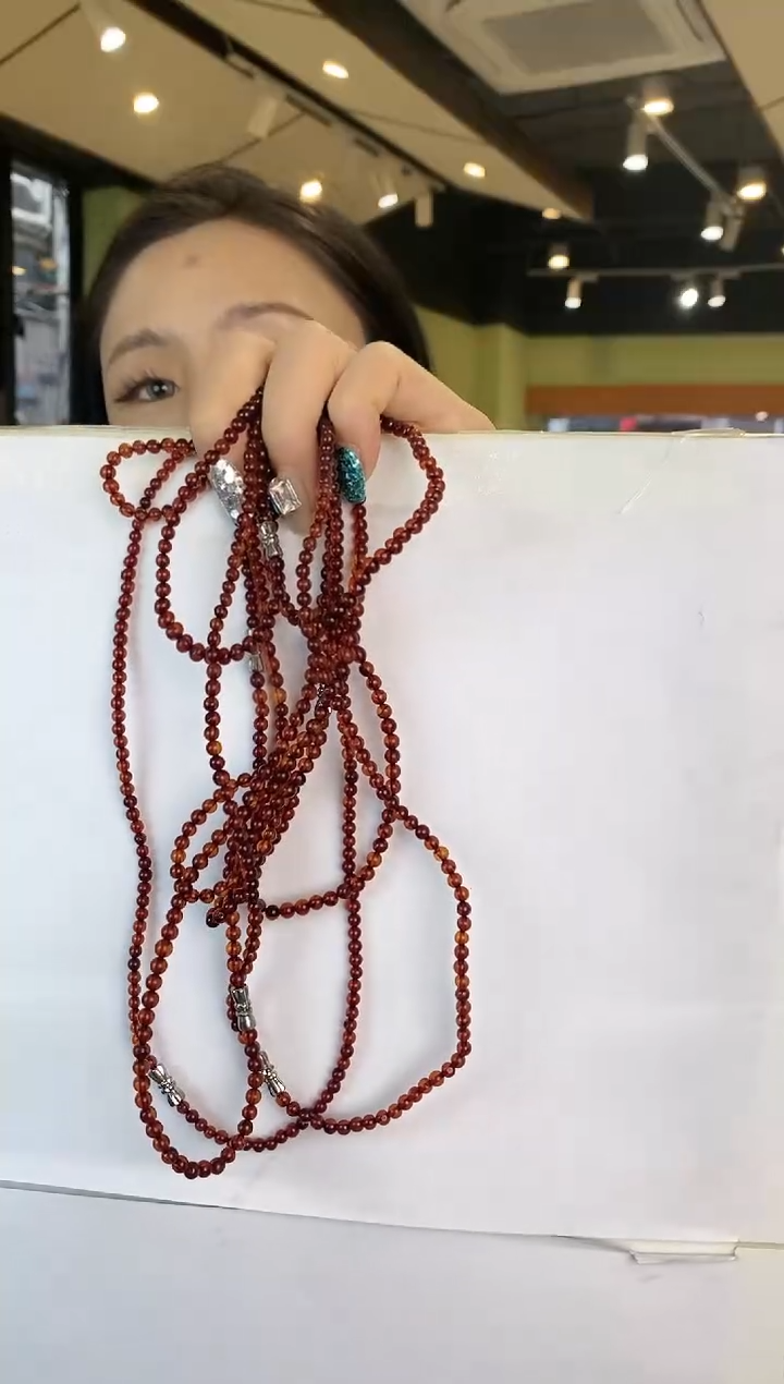 未镶嵌颈饰琥珀多样性发一