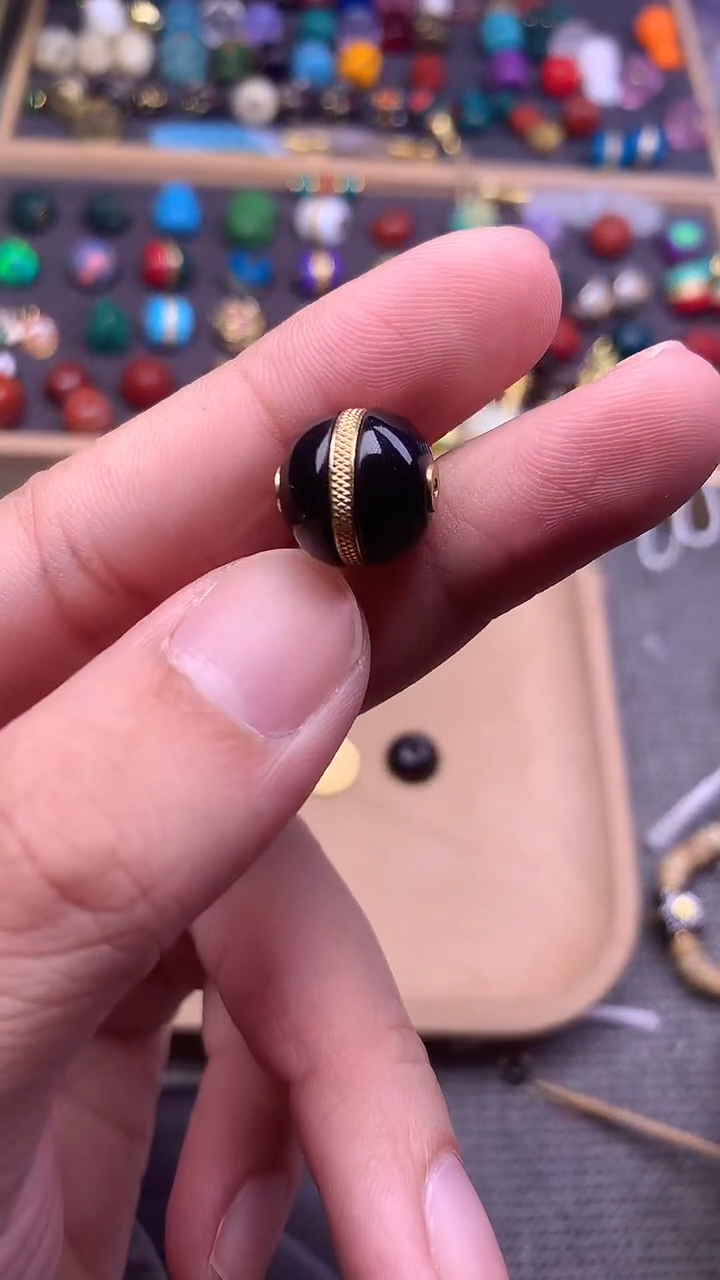 颈饰琉璃黑色汉堡珠 单个发