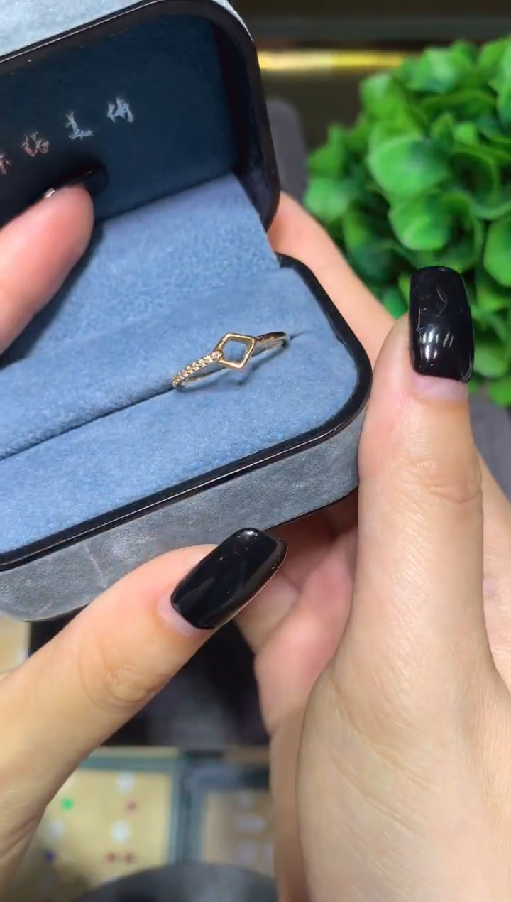 18K金镶嵌戒指/指环钻石0.38CT