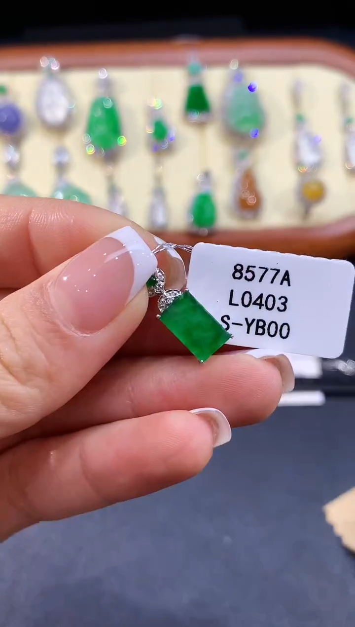 【闪购商品】翡翠吊坠(不含链)18K金镶嵌L0403