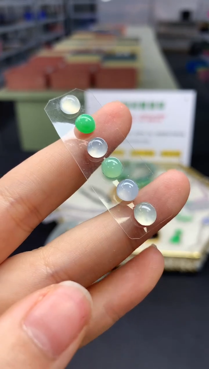 【闪购商品】翡翠吊坠(不含链)未镶嵌翡翠700+70