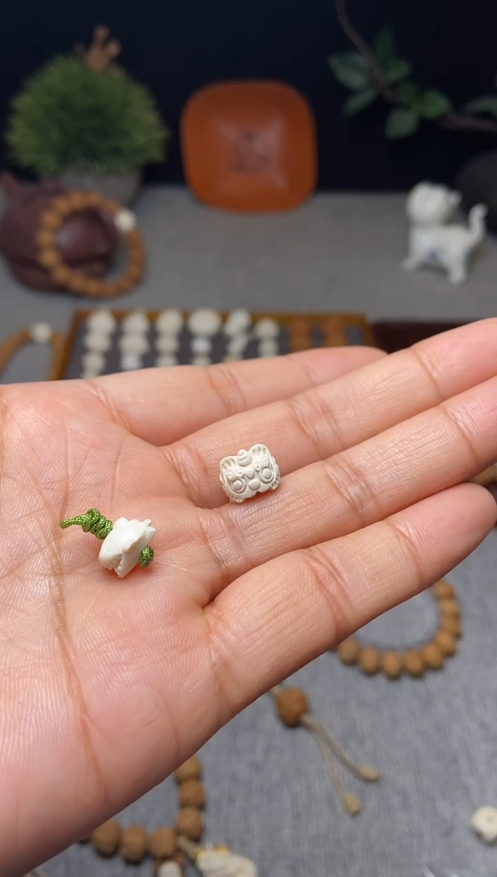 【闪购商品】猴头核桃吊坠小鲨鱼9+/醒狮蹲蹲10+