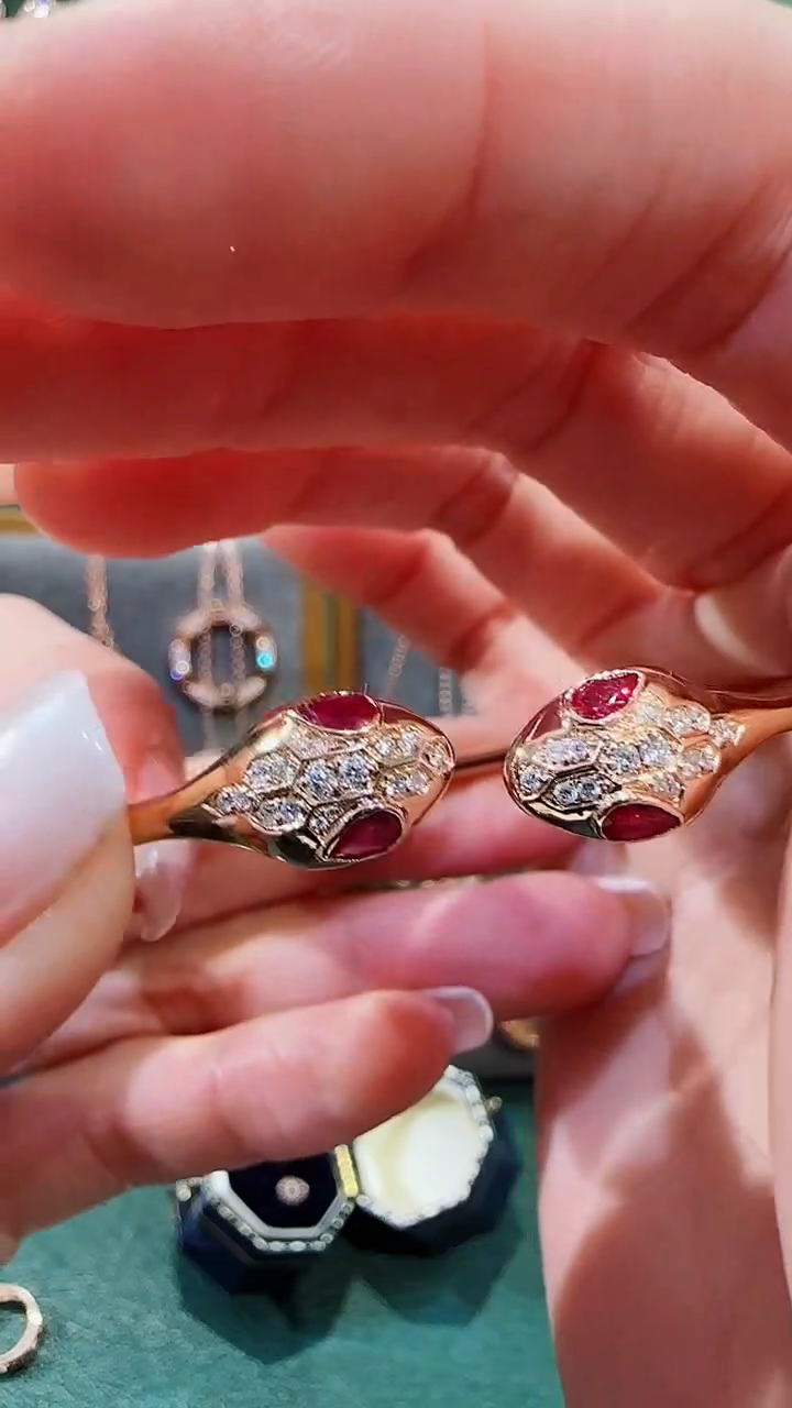 【闪购商品】钻石手镯18K金镶嵌18K金钻石蛇蛇手镯