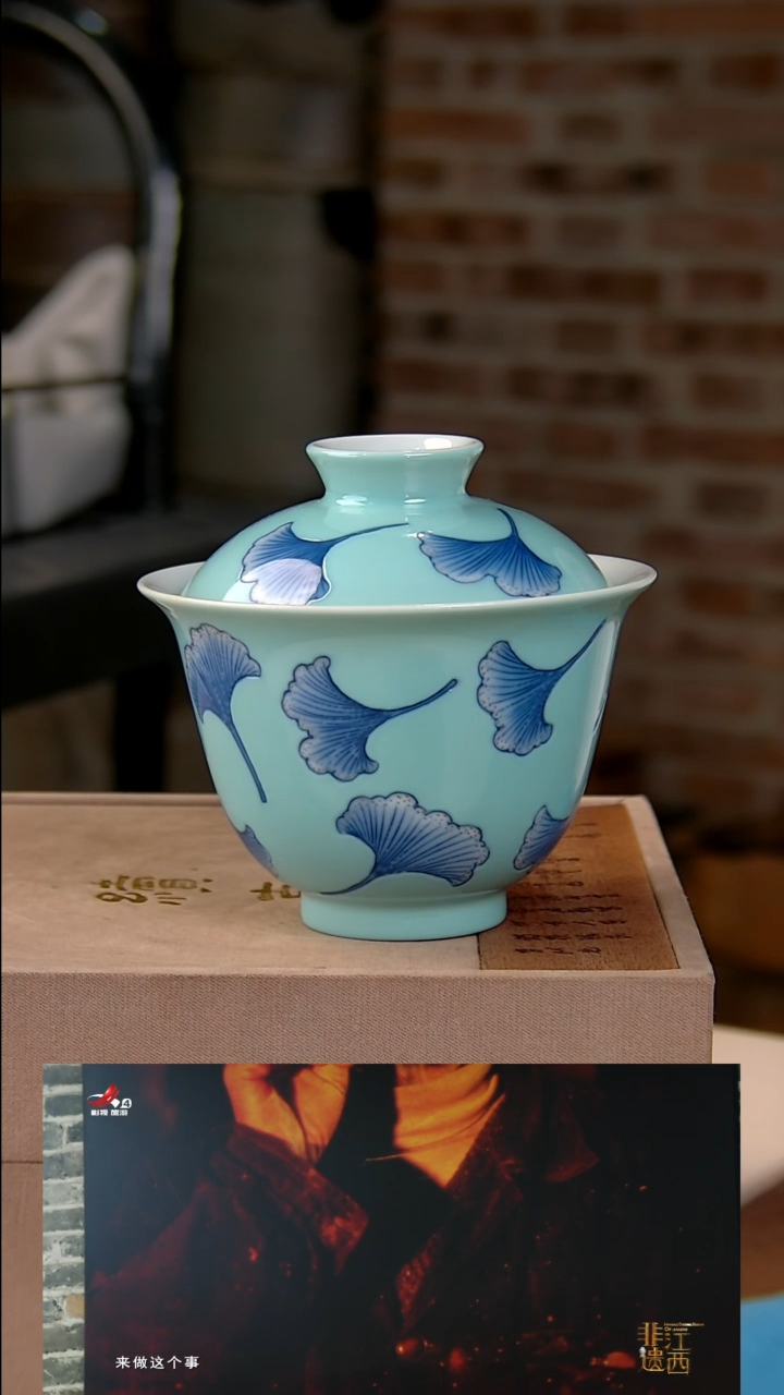 雕刻两才颜色釉盖碗