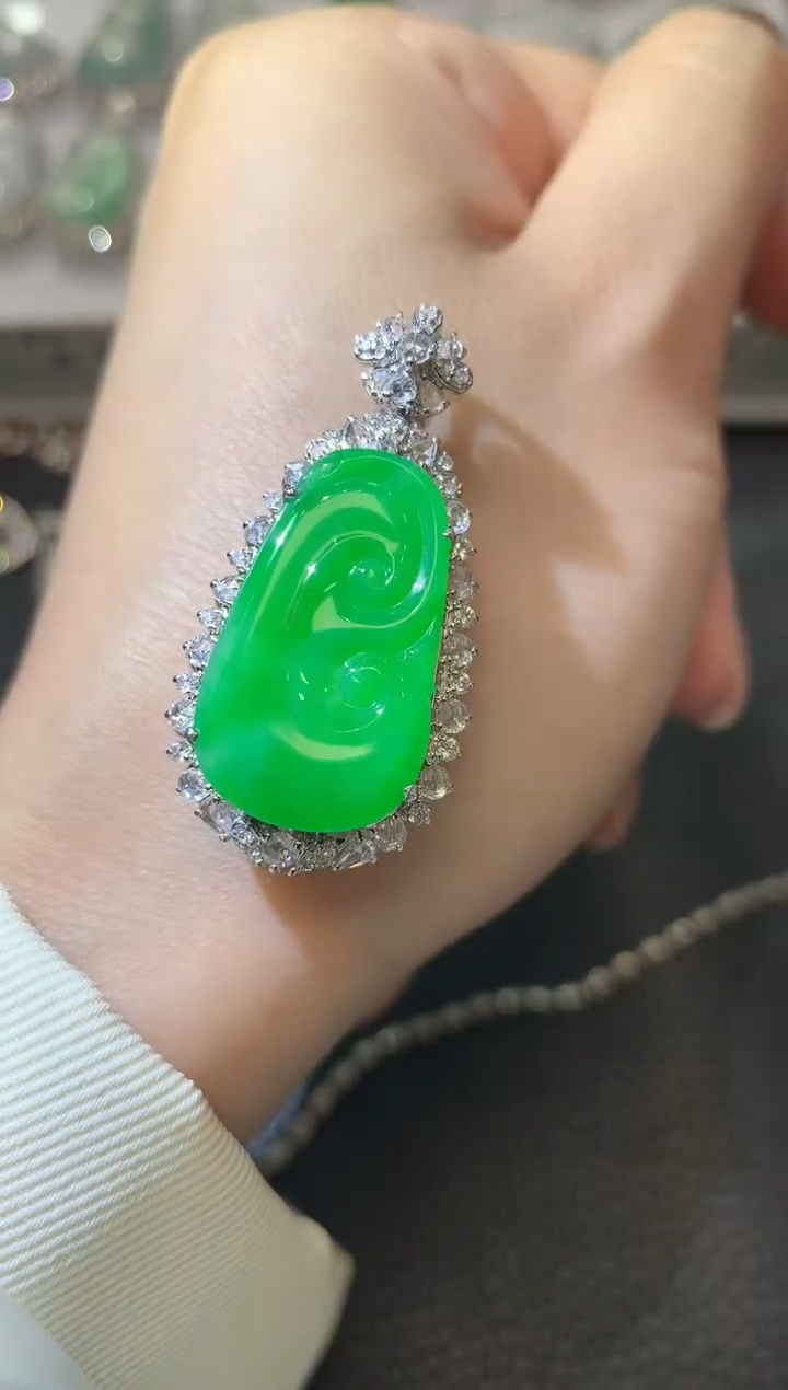 【闪购商品】翡翠吊坠(不含链)18K金镶嵌C74