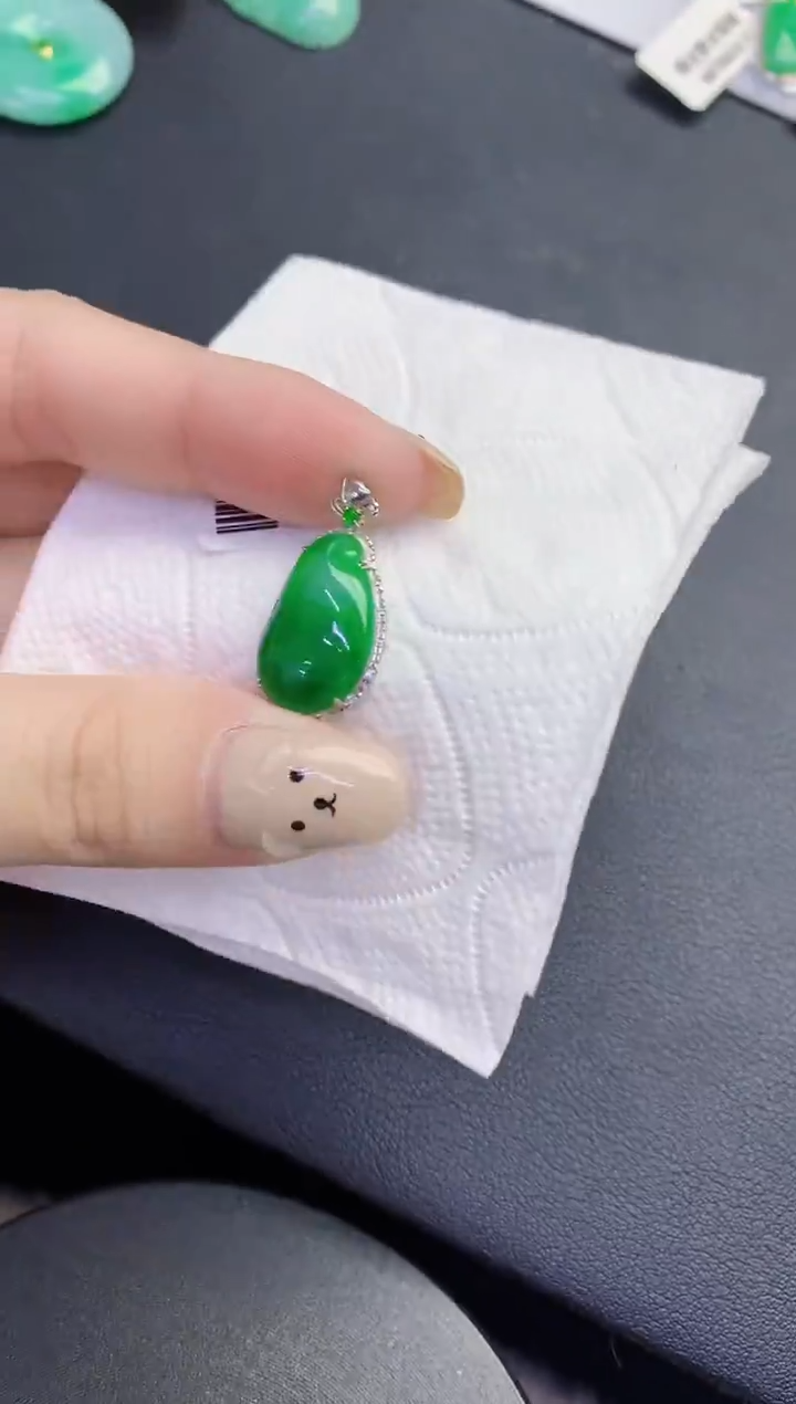 颈饰18K金镶嵌翡翠缅甸天然翡翠A货