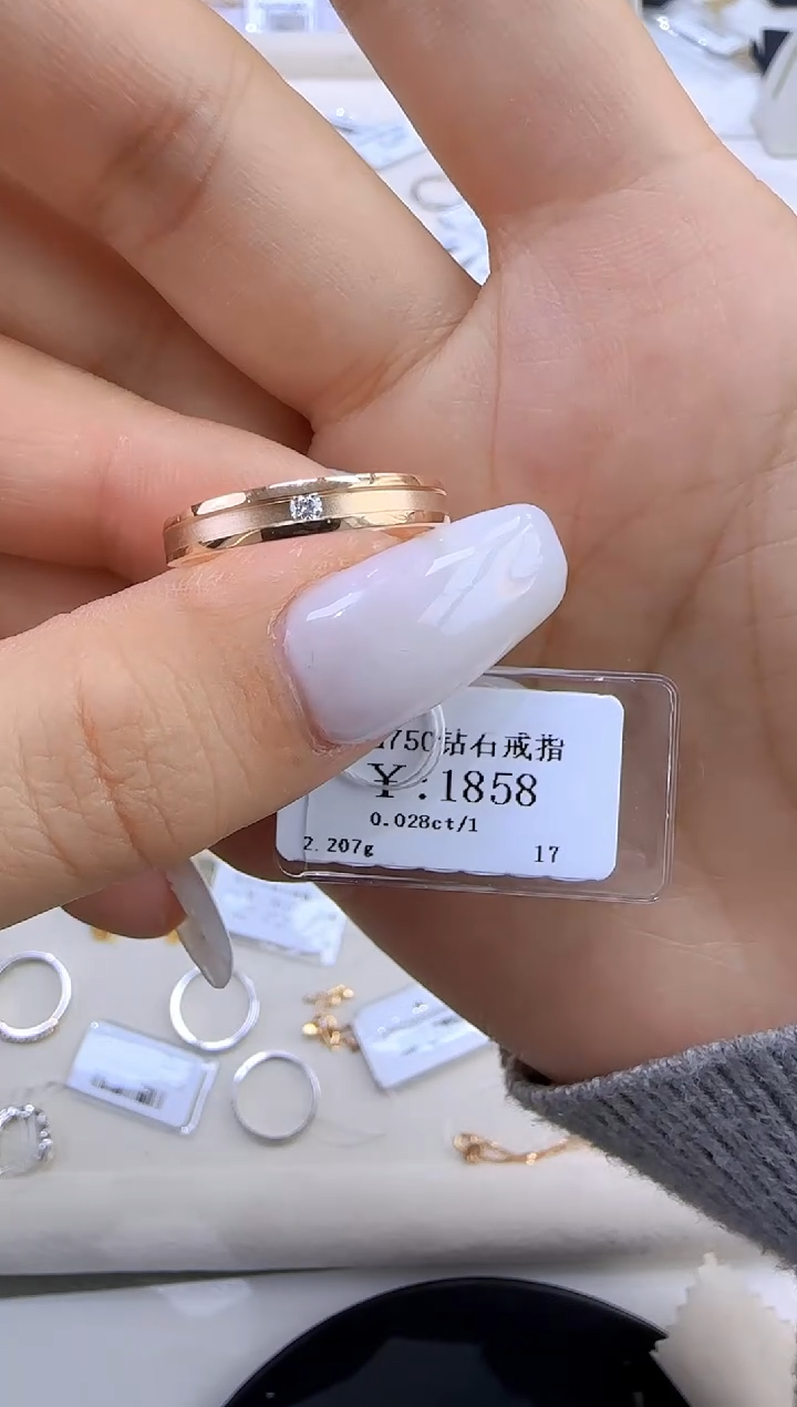 【闪购商品】钻石戒指/指环18K金镶嵌167000