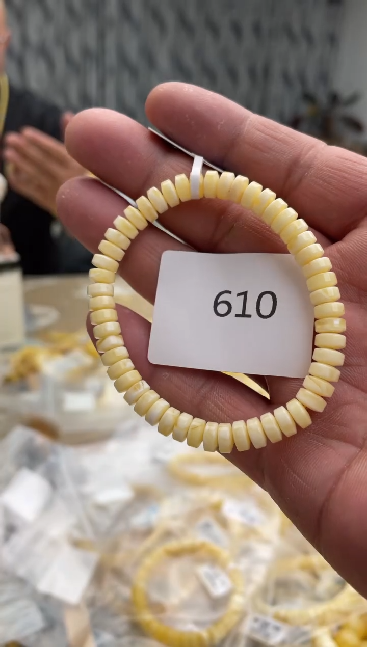 【闪购商品】琥珀裸石未镶嵌610多样性发其中一件