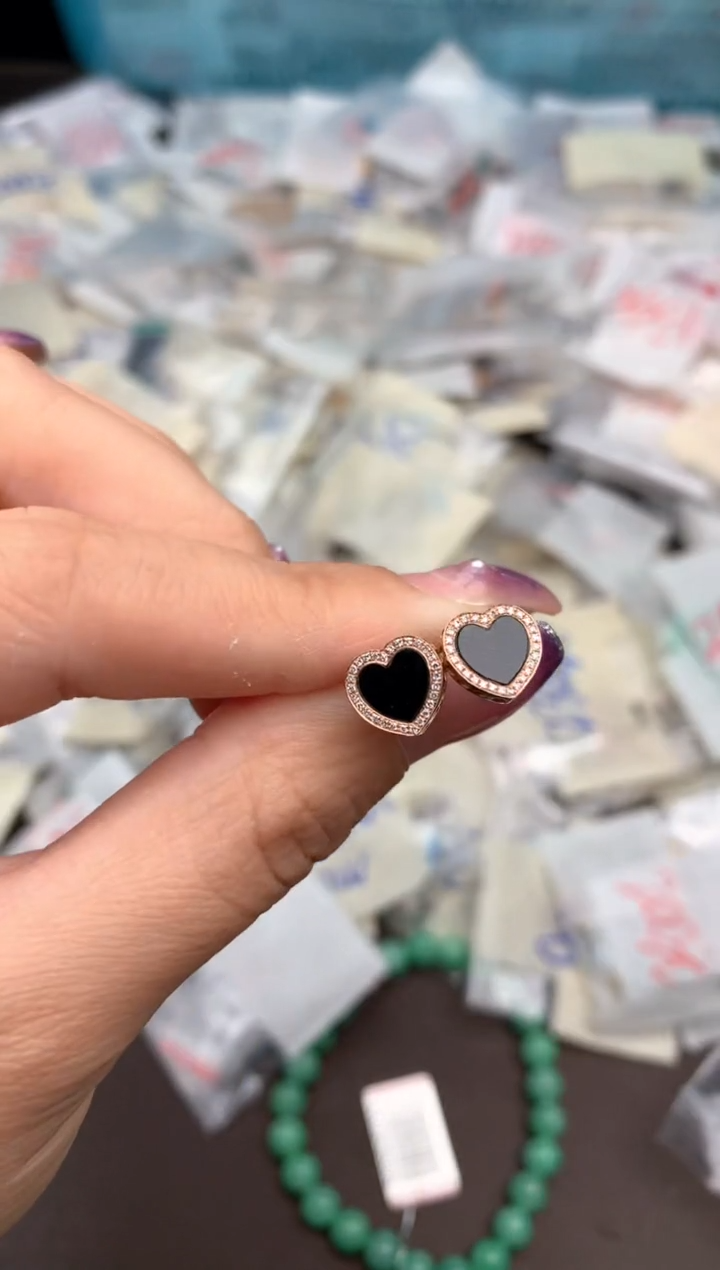 18K金镶嵌挂件翡翠一