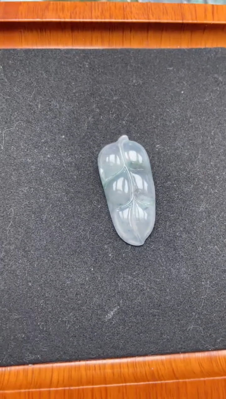 【闪购商品】翡翠颈饰未镶嵌叶子