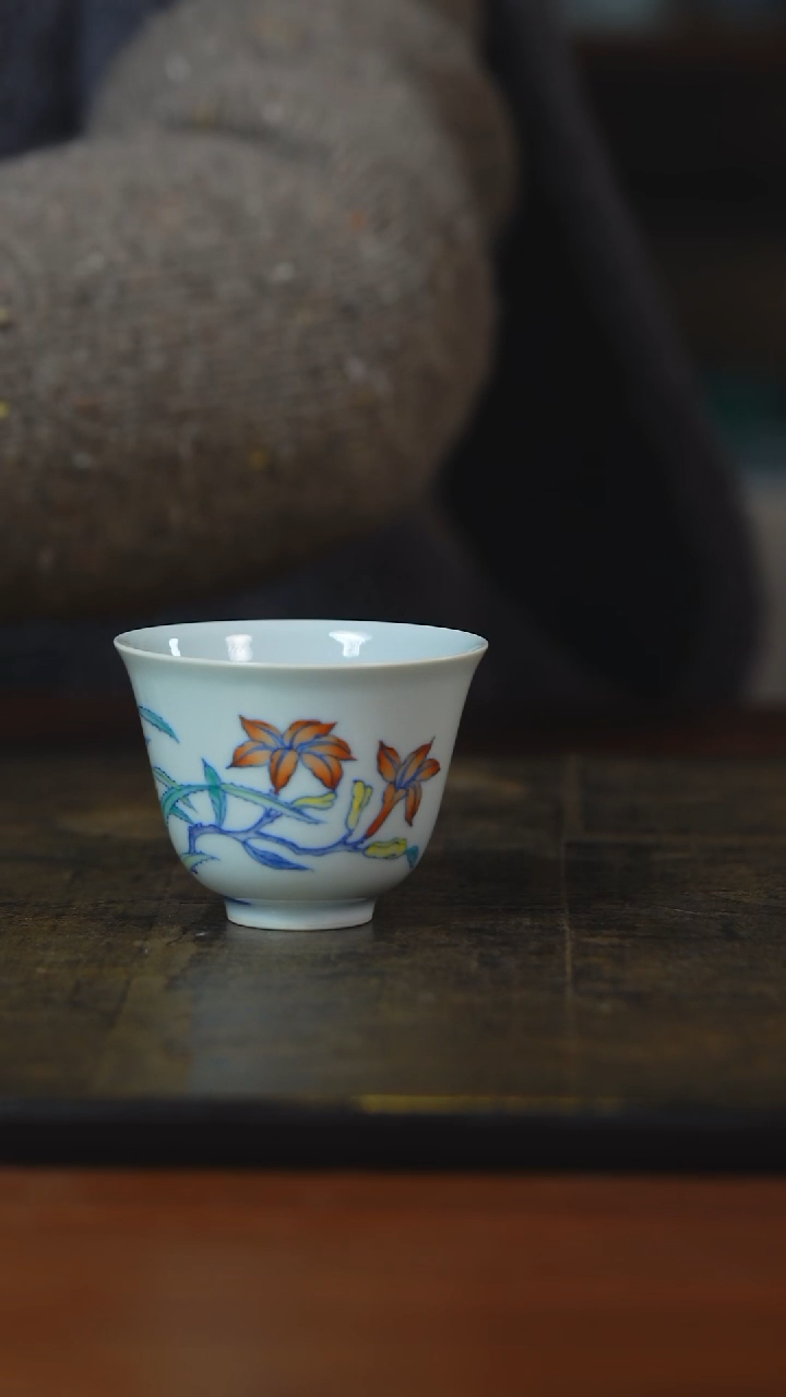 弥云斋斗彩百合主人杯