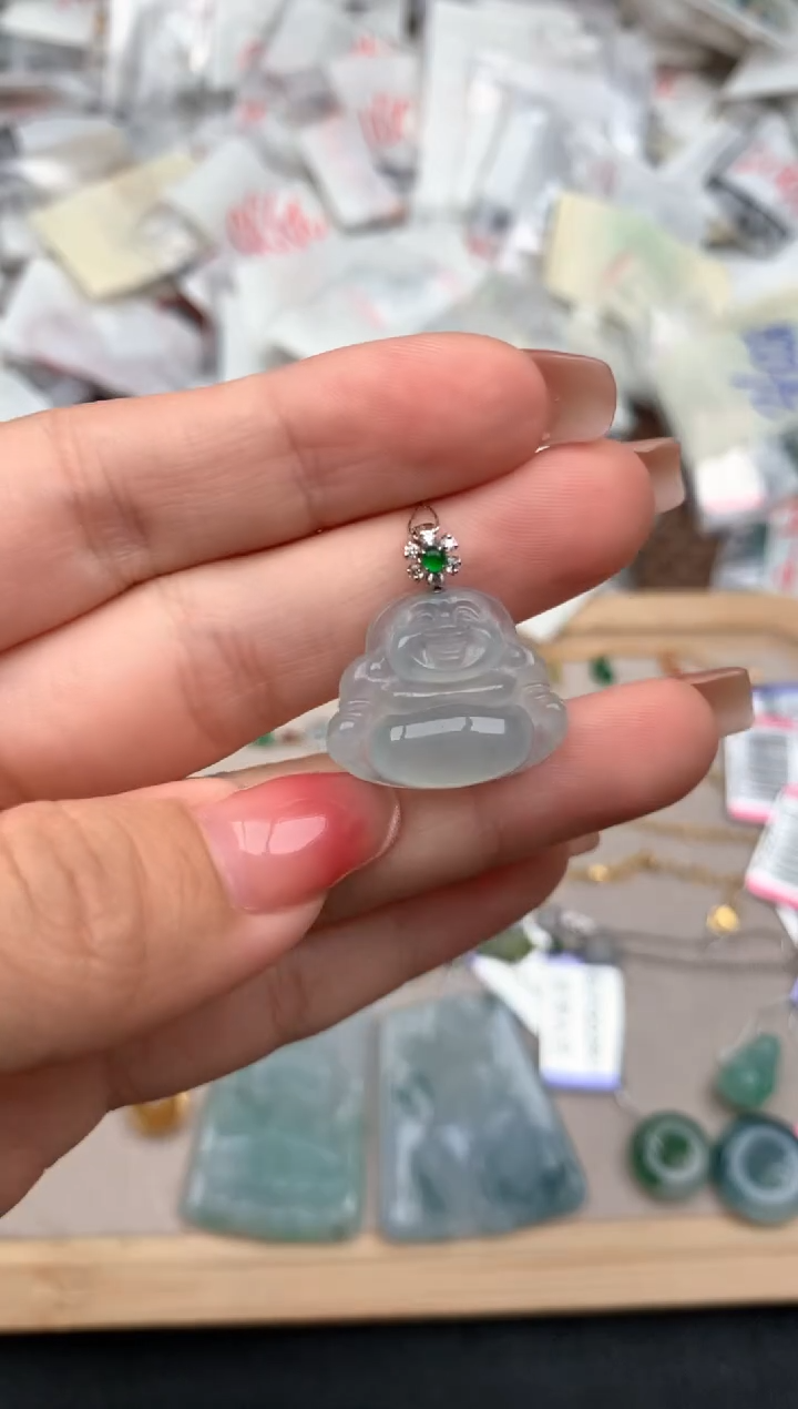 18K金镶嵌挂件翡翠一