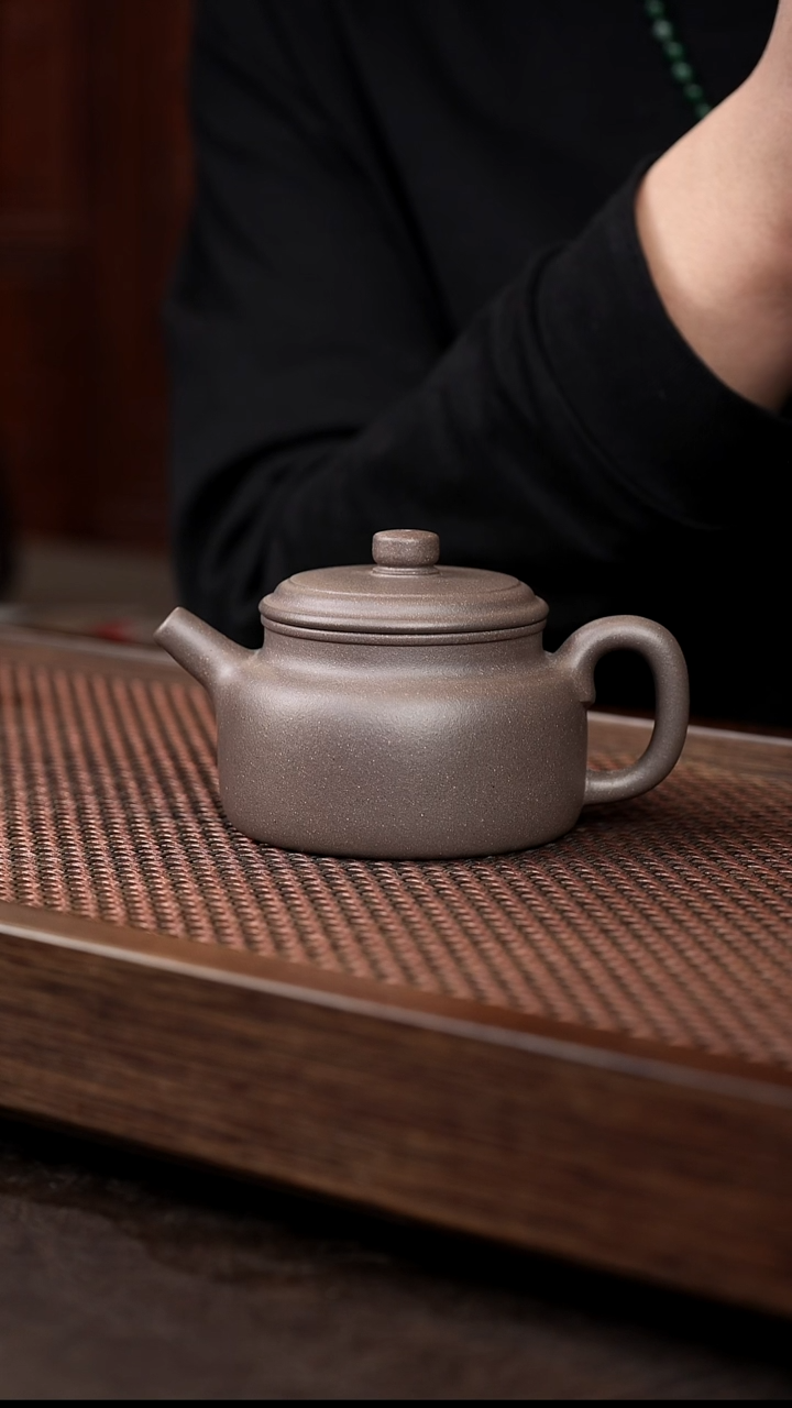 茶壶紫砂青灰泥德中