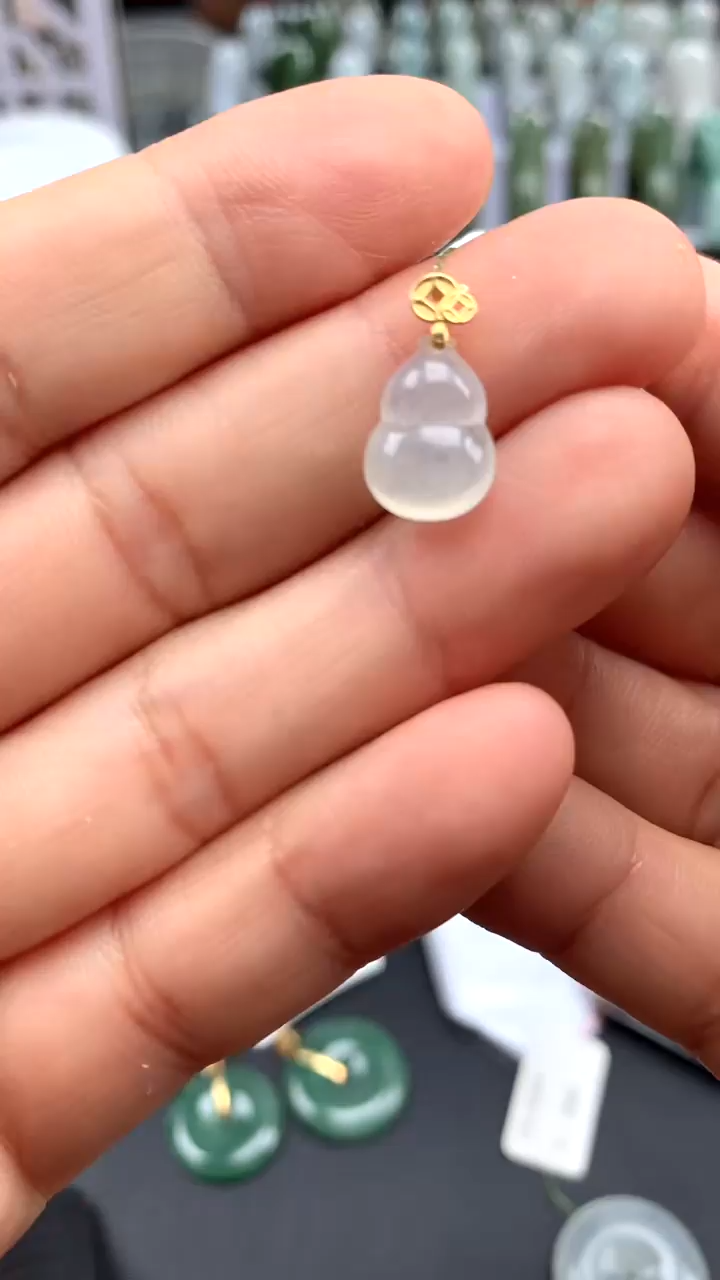 颈饰18K金镶嵌翡翠天然翡翠