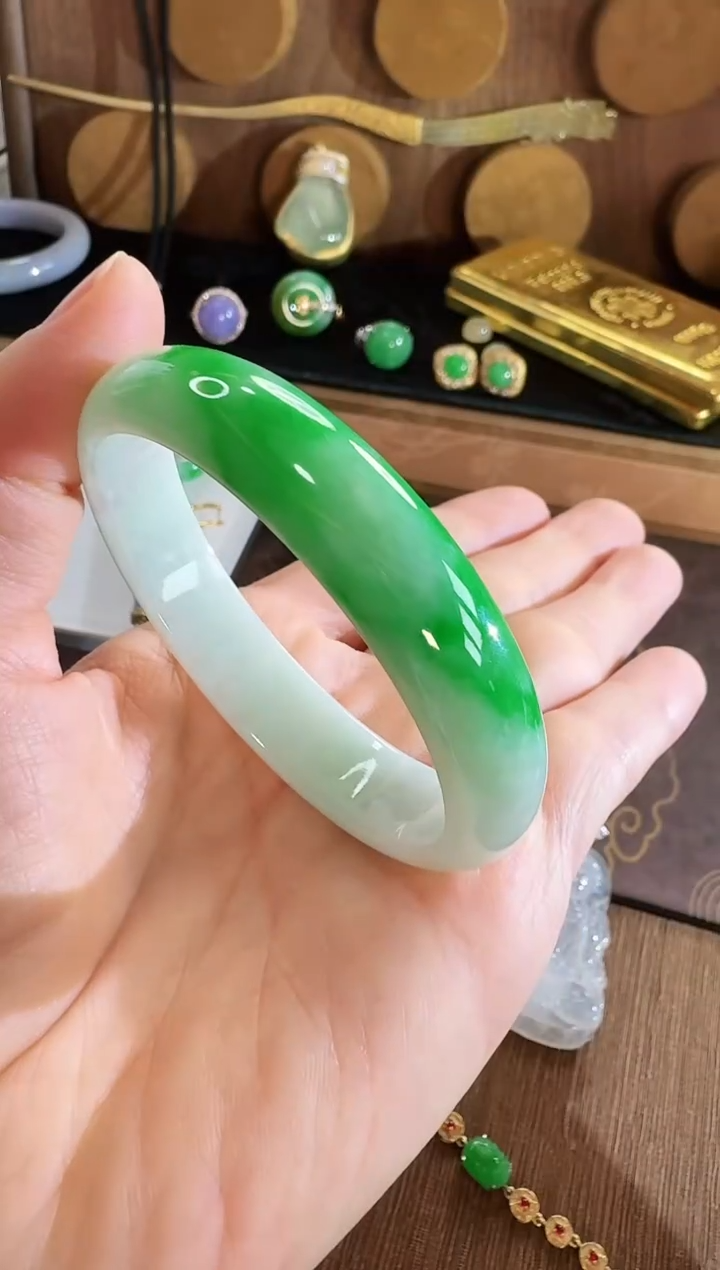 翡翠手镯未镶嵌手镯55.7（贵妃）