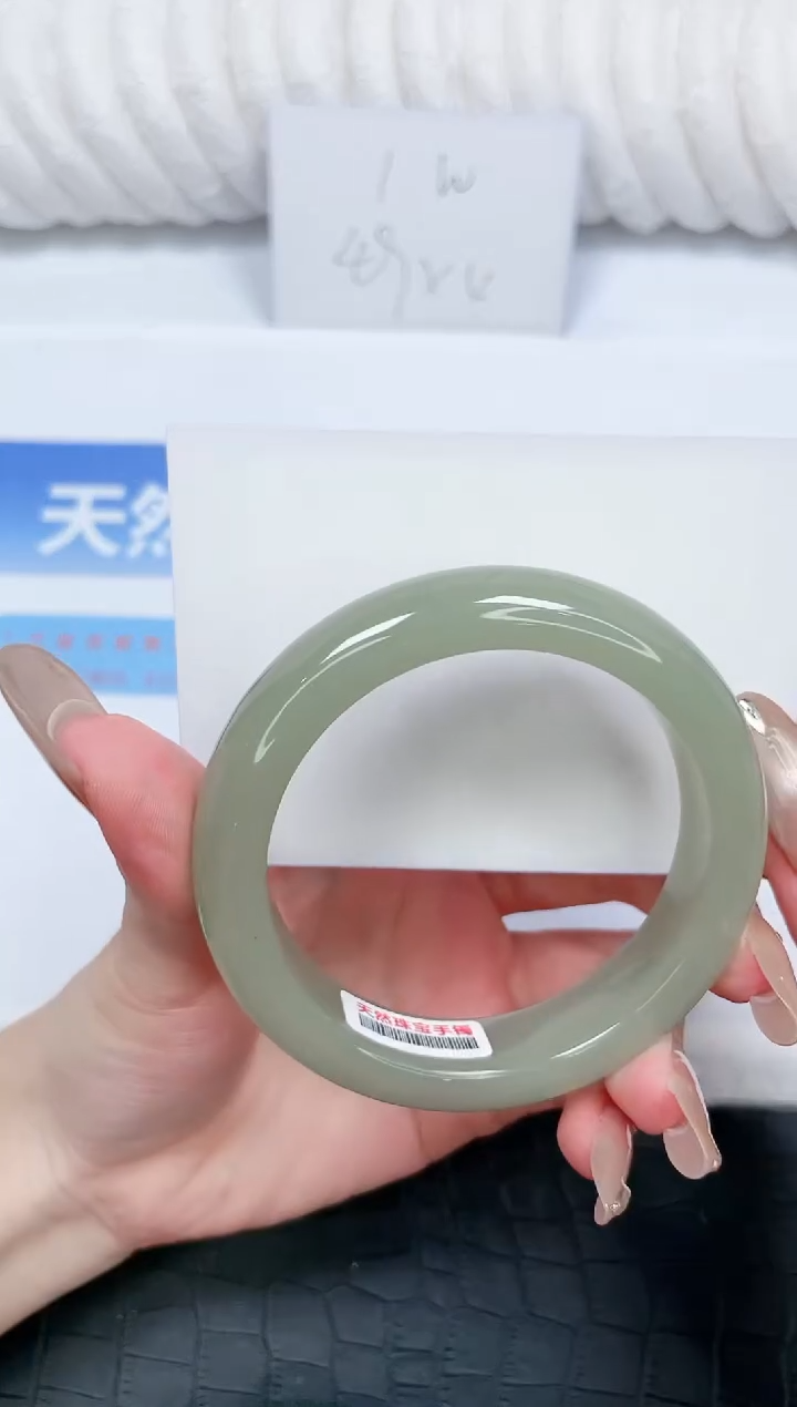 石英质玉手镯未镶嵌150-58