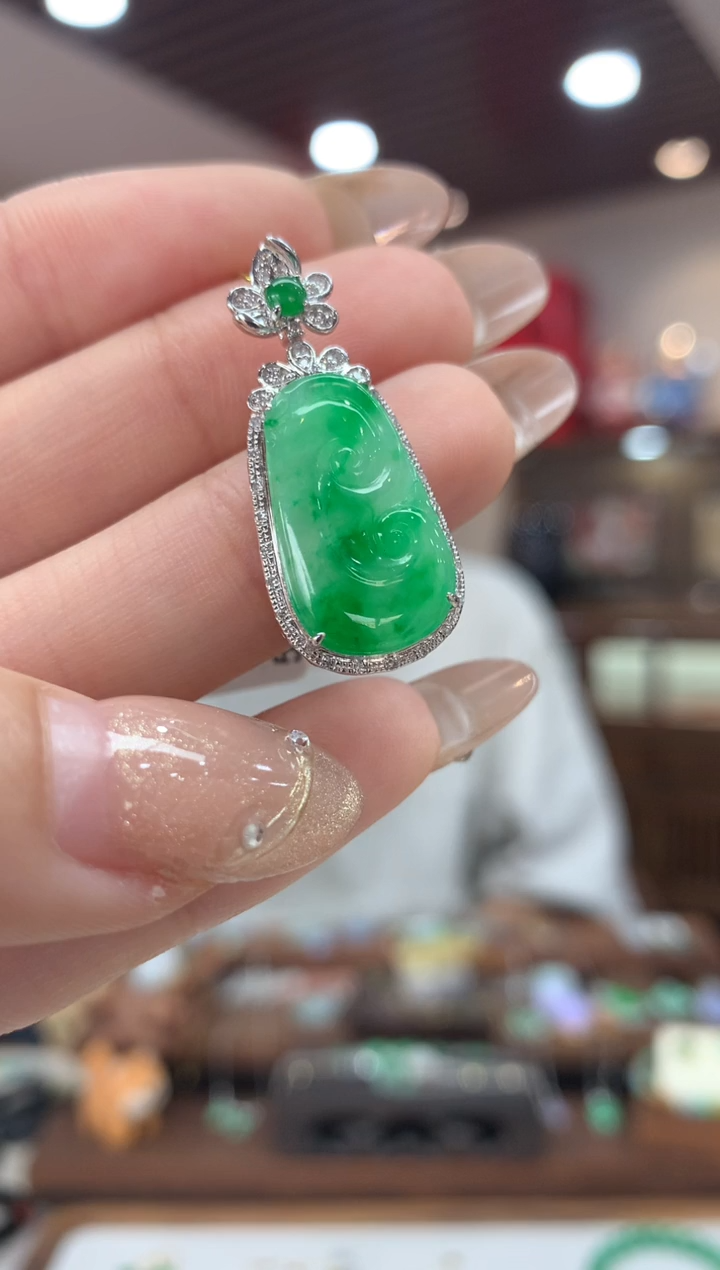 【闪购商品】翡翠吊坠(不含链)18K金镶嵌如意