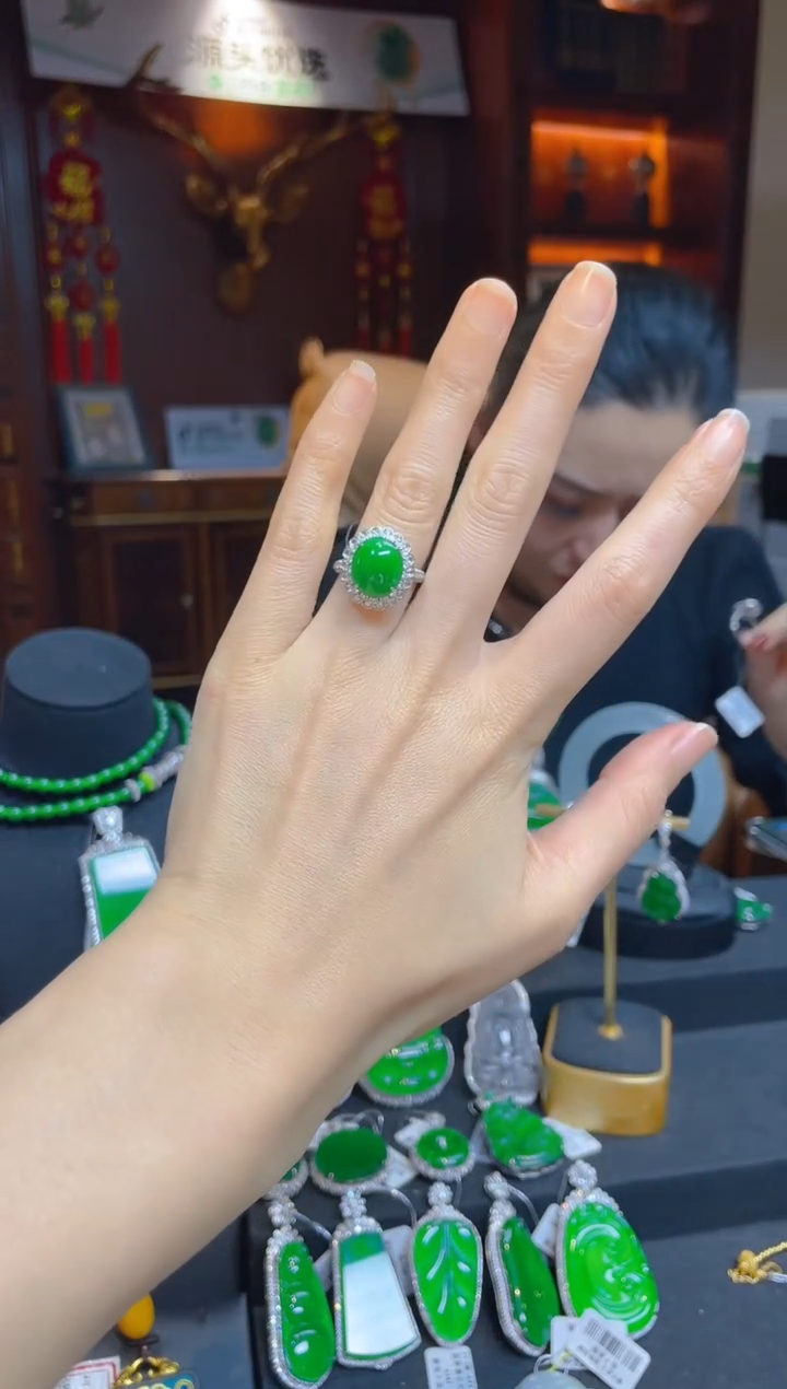 【闪购商品】翡翠戒指18K金镶嵌118578天然A货翡翠戒指