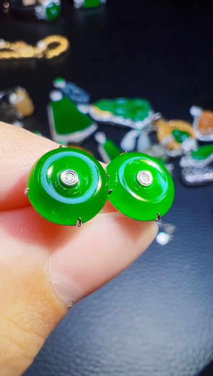 18K金镶嵌翡翠耳饰品****店翡翠