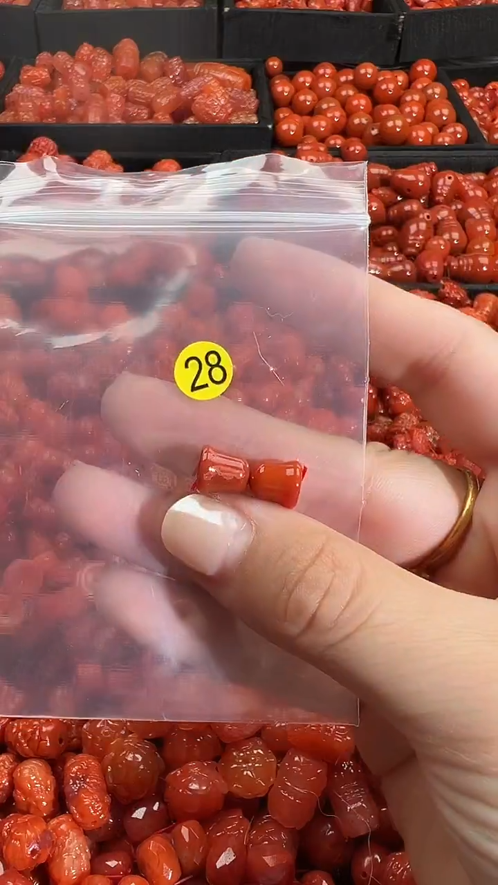 颈饰未镶嵌南红玛瑙1