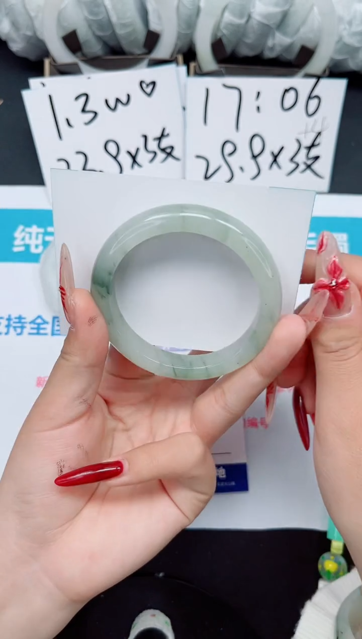 【闪购商品】石英质玉手镯未镶嵌b87