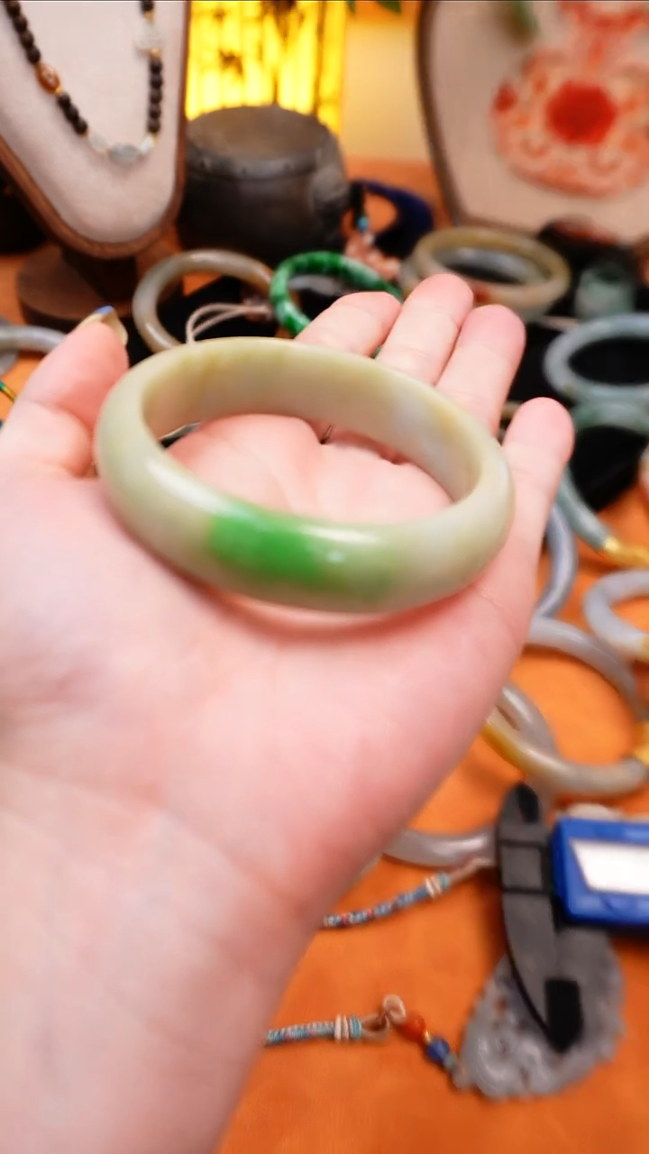 未镶嵌手镯翡翠黄*椒白底青手镯