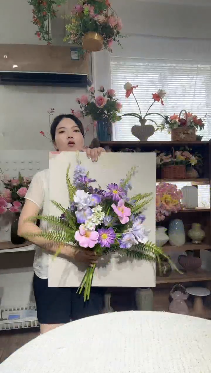  01 紫色系手感鸢尾花郁金香混搭花束（不含花瓶）