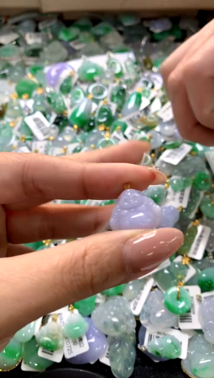 颈饰18K金镶嵌翡翠1111111111111111