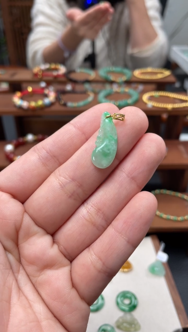 【闪购商品】翡翠吊坠(不含链)18K金镶嵌一个    P431