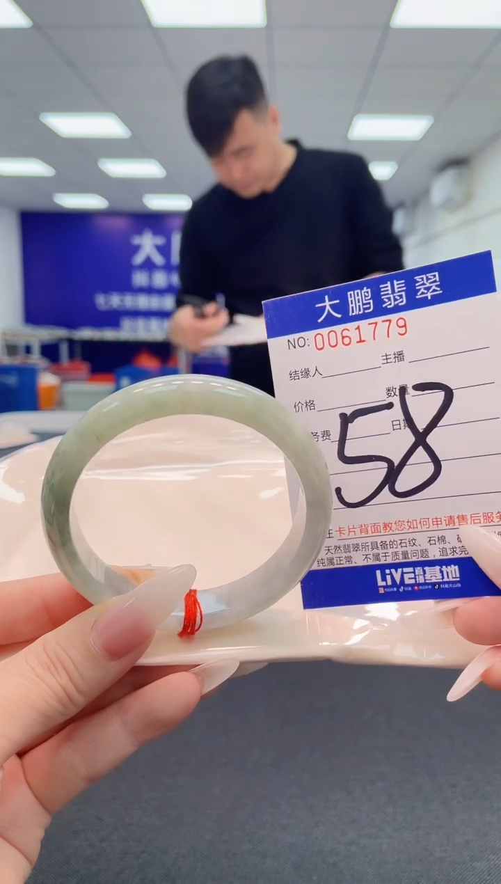 【闪购商品】翡翠手镯未镶嵌AAAAAAAAAA