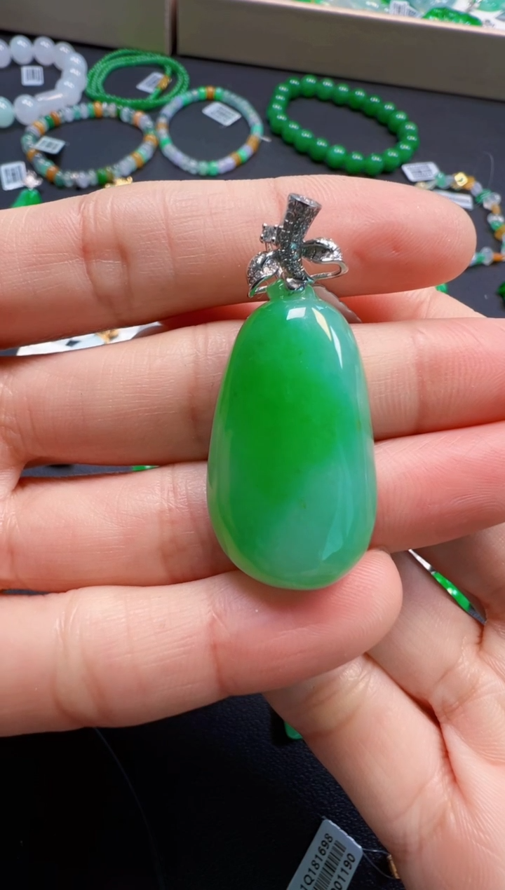 【闪购商品】翡翠吊坠(不含链)18K金镶嵌12800