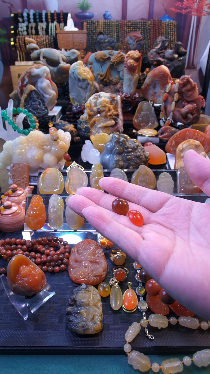 未镶嵌石英岩玉手饰陈*云吊坠