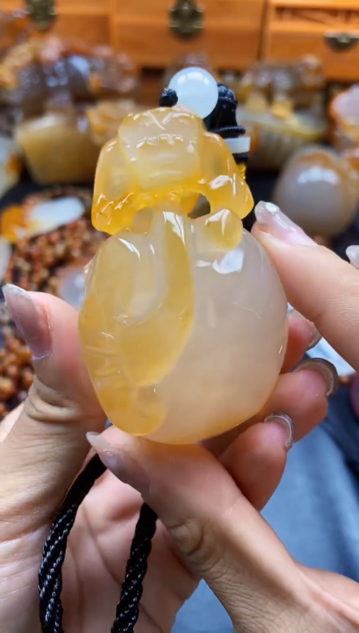 玛瑙/玉髓挂件未镶嵌任*芷ll