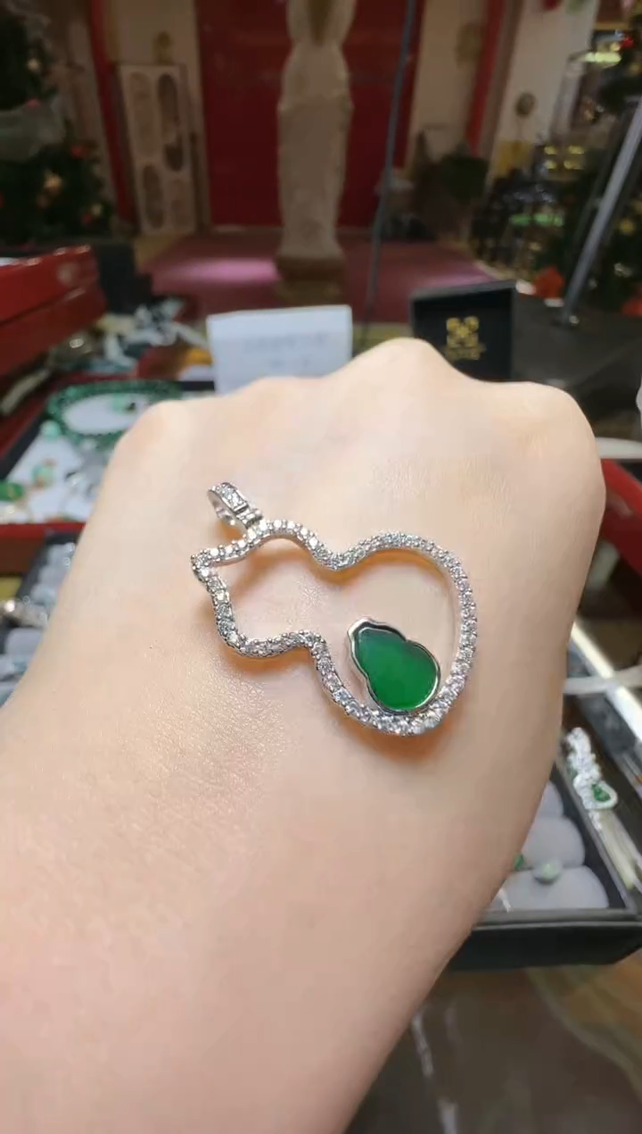 【闪购商品】翡翠吊坠(不含链)未镶嵌翡翠