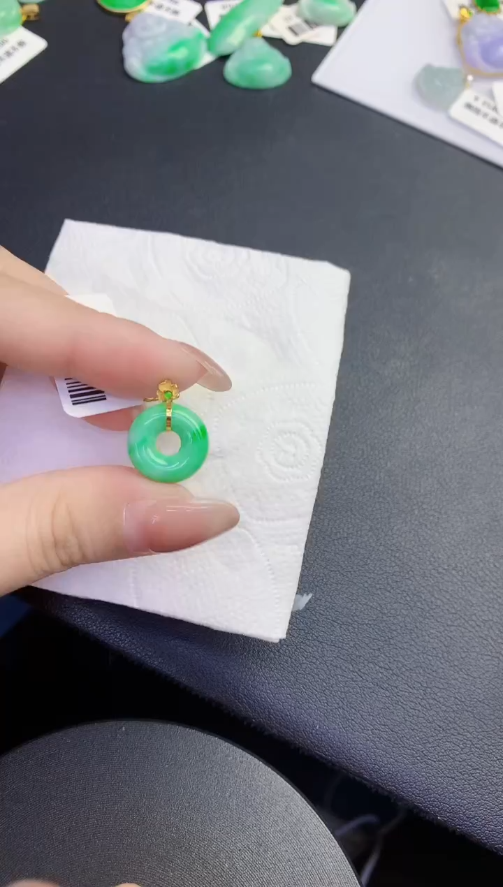 颈饰18K金镶嵌翡翠缅甸天然翡翠A货