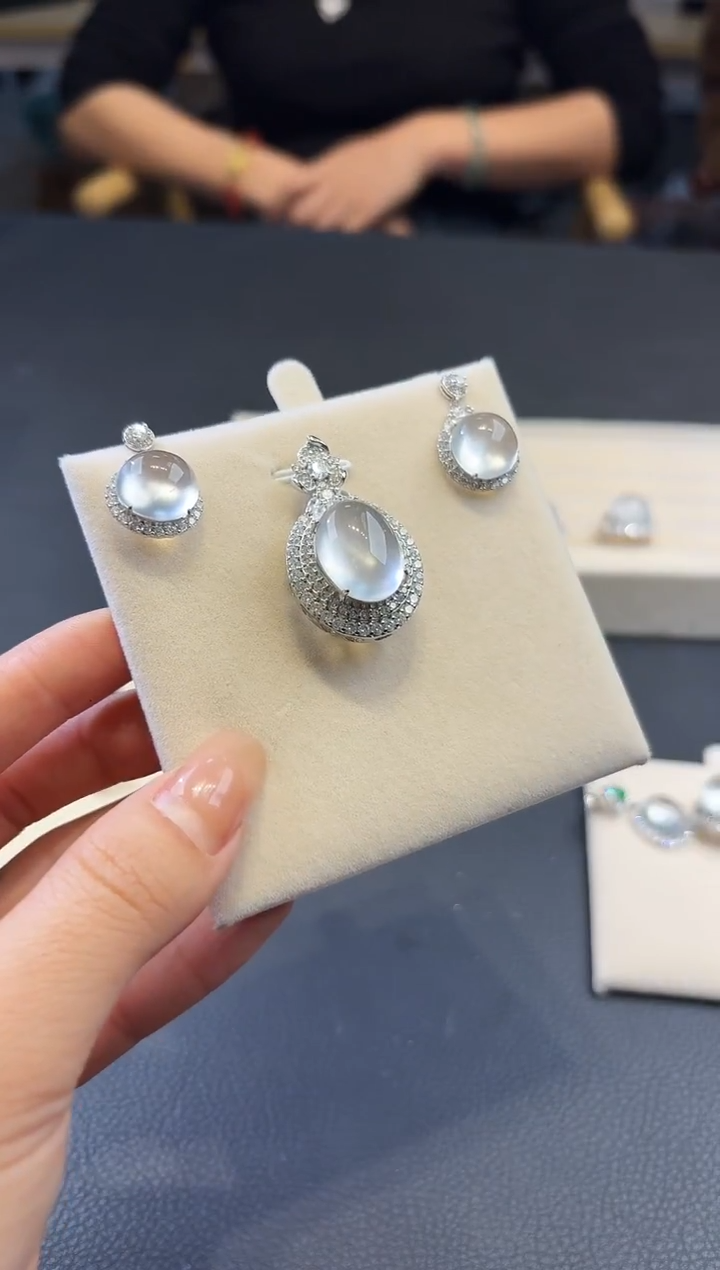 颈饰未镶嵌石英质玉0089937随机发仅一件