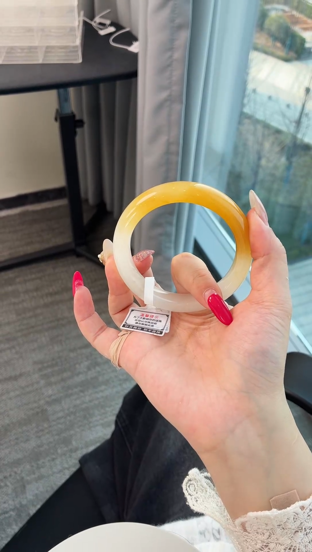 未镶嵌手镯石英质玉84.56