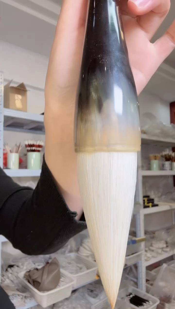 黑杆牛角斗大兼毫出锋11厘米