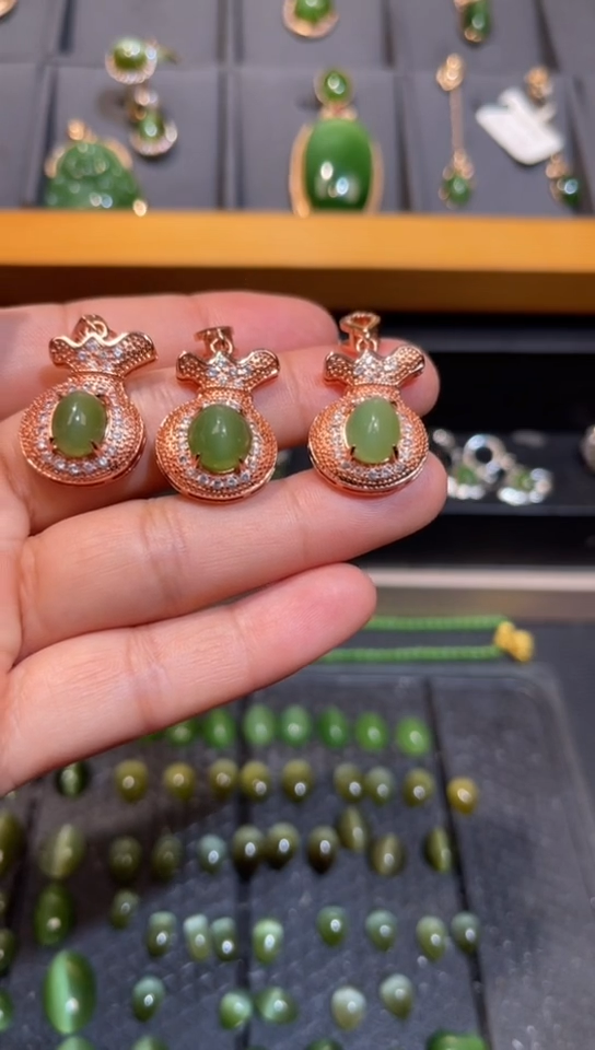 【闪购商品】和田玉碧玉猫眼福袋吊坠合金多样性发一