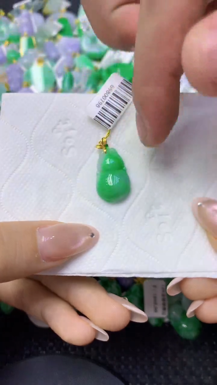 颈饰18K金镶嵌翡翠天然缅甸翡翠A货