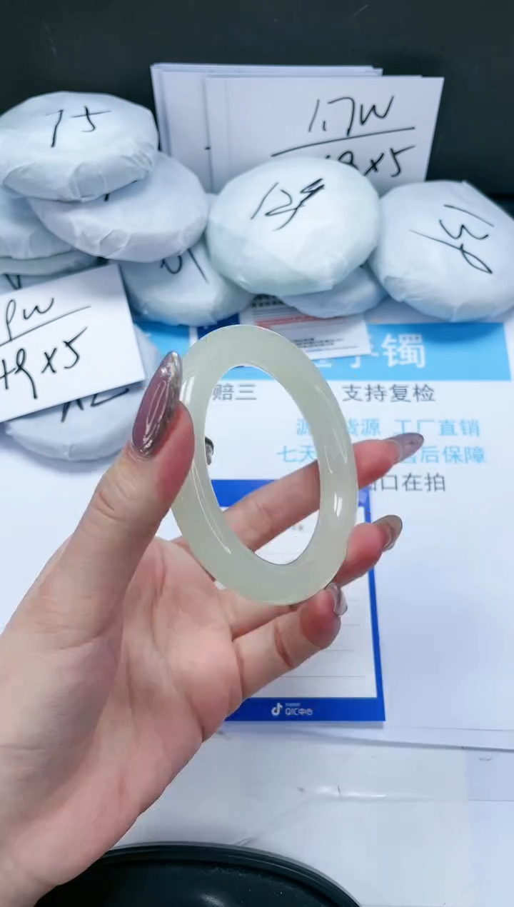 【闪购商品】石英质玉手镯未镶嵌363-56.5