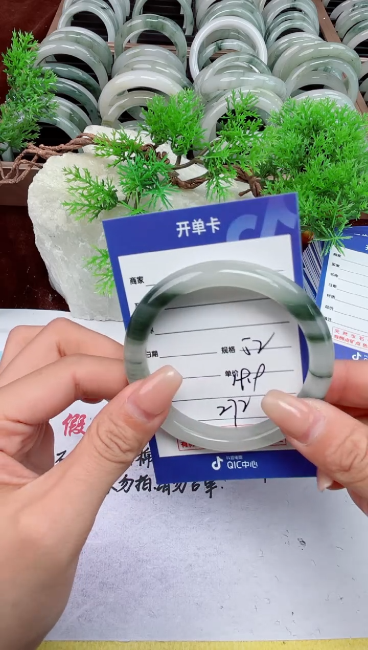 【闪购商品】石英质玉手镯未镶嵌272