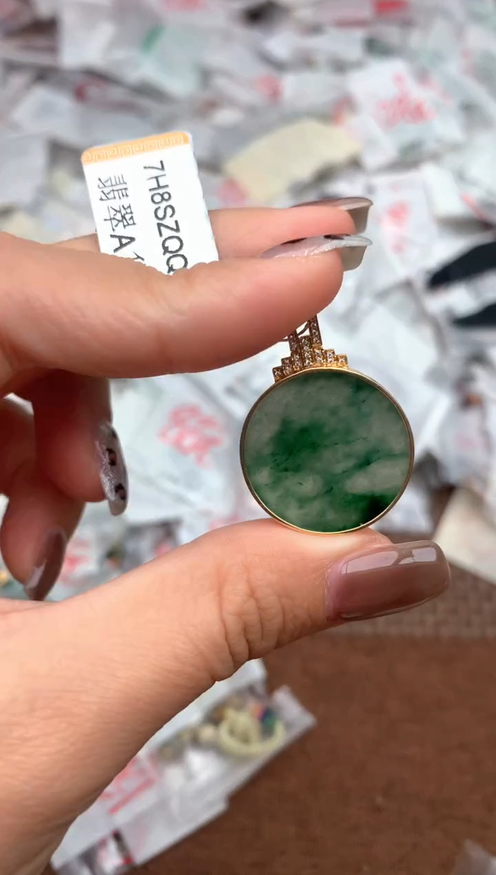 18K金镶嵌挂件翡翠—