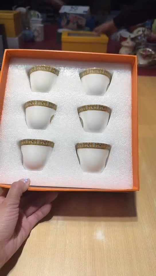 瓷片生活的本意是开心阿@@1