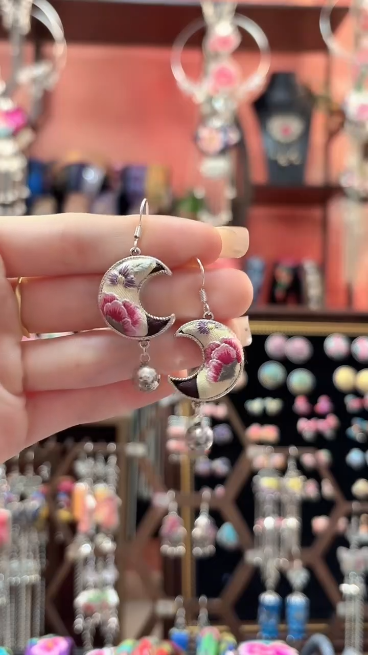 织绣 云织谣民族风精美饰品   180**