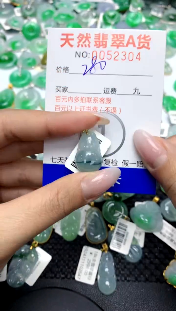 翡翠18K金镶嵌颈饰11111111111111